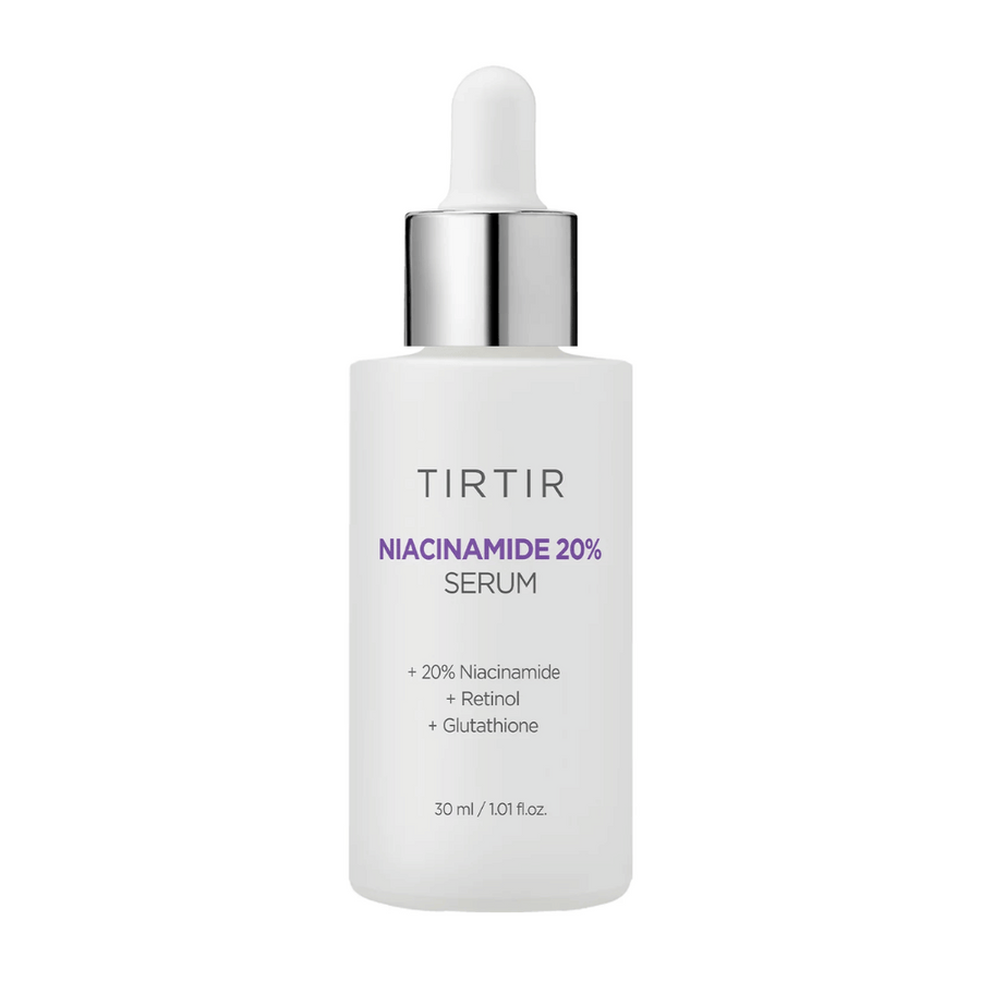 Flaskan med Tirtirs "Niacinamide 20% Serum" står på en vit bakgrund. Serummet innehåller 20 % niacinamid, retinol och glutation, och är utformat för att förbättra hudens struktur och ge en mer strålande hy. Flaskans innehåll är 30 ml.