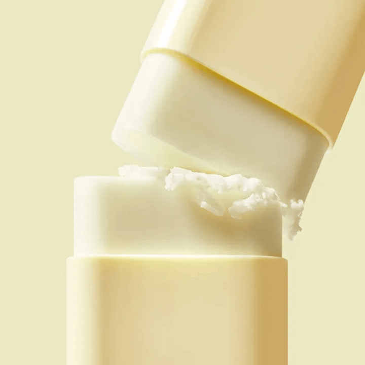 TOCOBO Vita Waterproof Sun Stick erbjuder bredspektrigt solskydd i praktiskt stiftformat. Rik på vitamin E och växtbaserade extrakt för mjuk, skyddad hud.