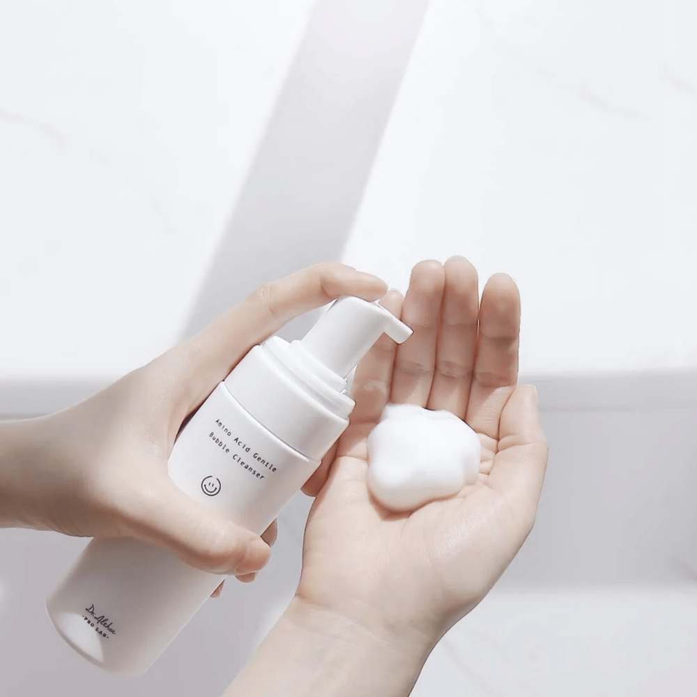 Dr. Althea Amino Acid Gentle Bubble Cleanser is a gentle foaming cleansing foam with amino acids that effectively cleanses without drying out the skin. Perfect for sensitive skin.
