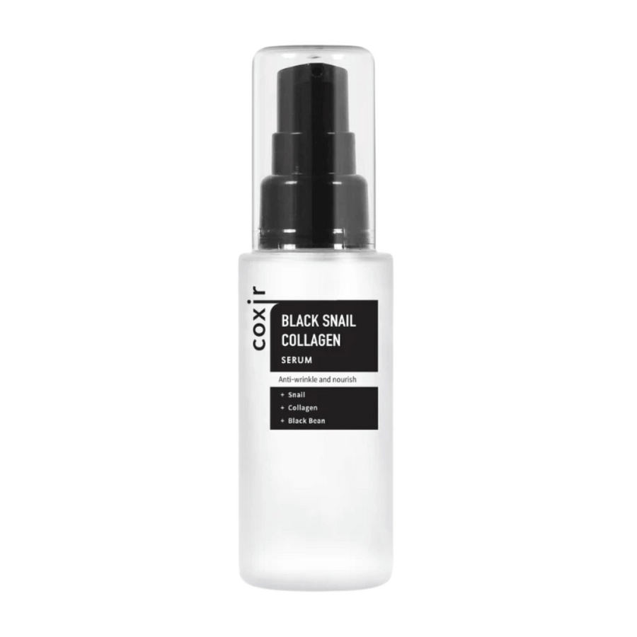 Bilden visar en flaska av "Black Snail Collagen Serum". Produkten är avsedd för hudvård, med anti-rynk egenskaper och näring. Ingredienser som lyfts fram är snigelextrakt, kollagen och svart böna.