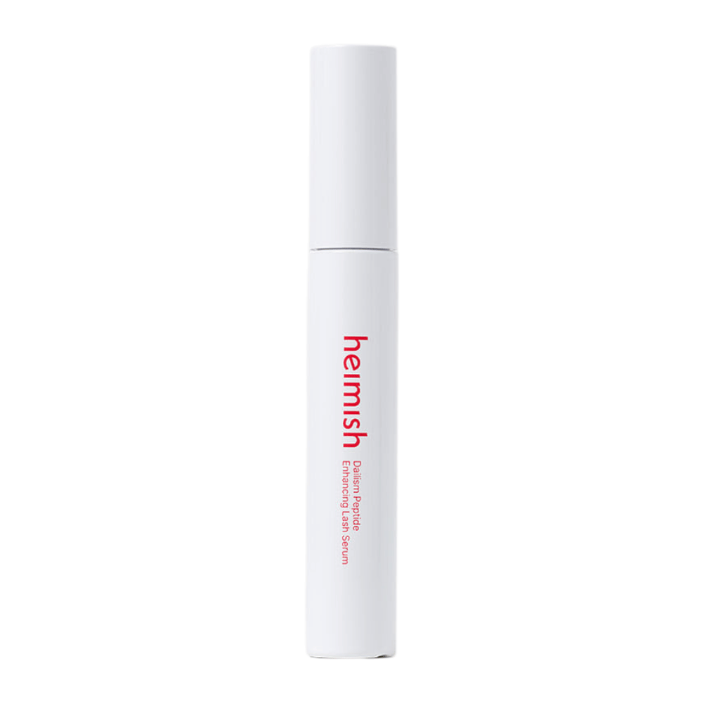 Product image of Heimish Dailism Peptide Enhancing Lash Serum against a light background. The lash-care serum is presented in a sleek white package with a focus on daily care and a strengthening effect for the eyelashes.