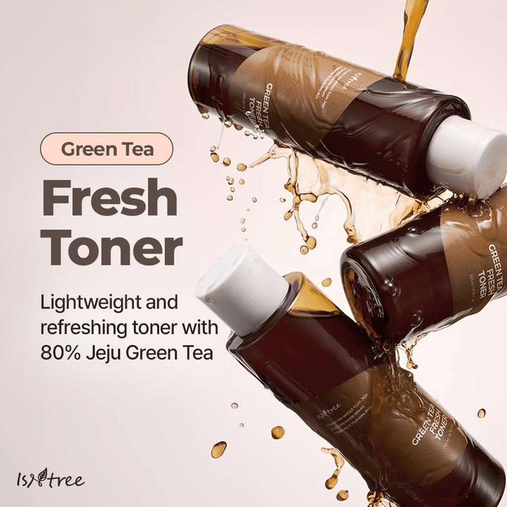 Several bottles of Isntree Green Tea Fresh Toner are surrounded by splashes of toner. The image highlights the light and refreshing formula with 80% green tea from Jeju for hydration and balanced skin.