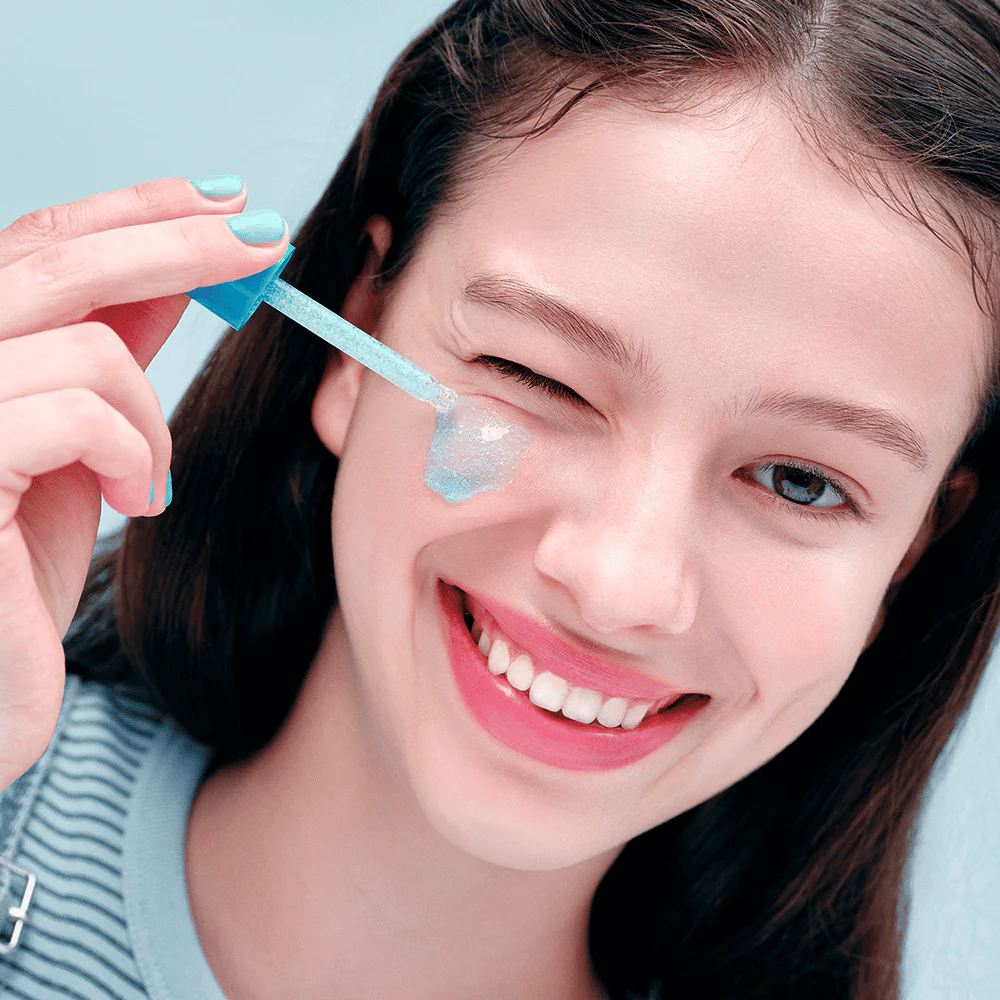 Application of EQUAL BERRY Hyaltoin Flooding Serum with pipette – moisturizes and gives glow