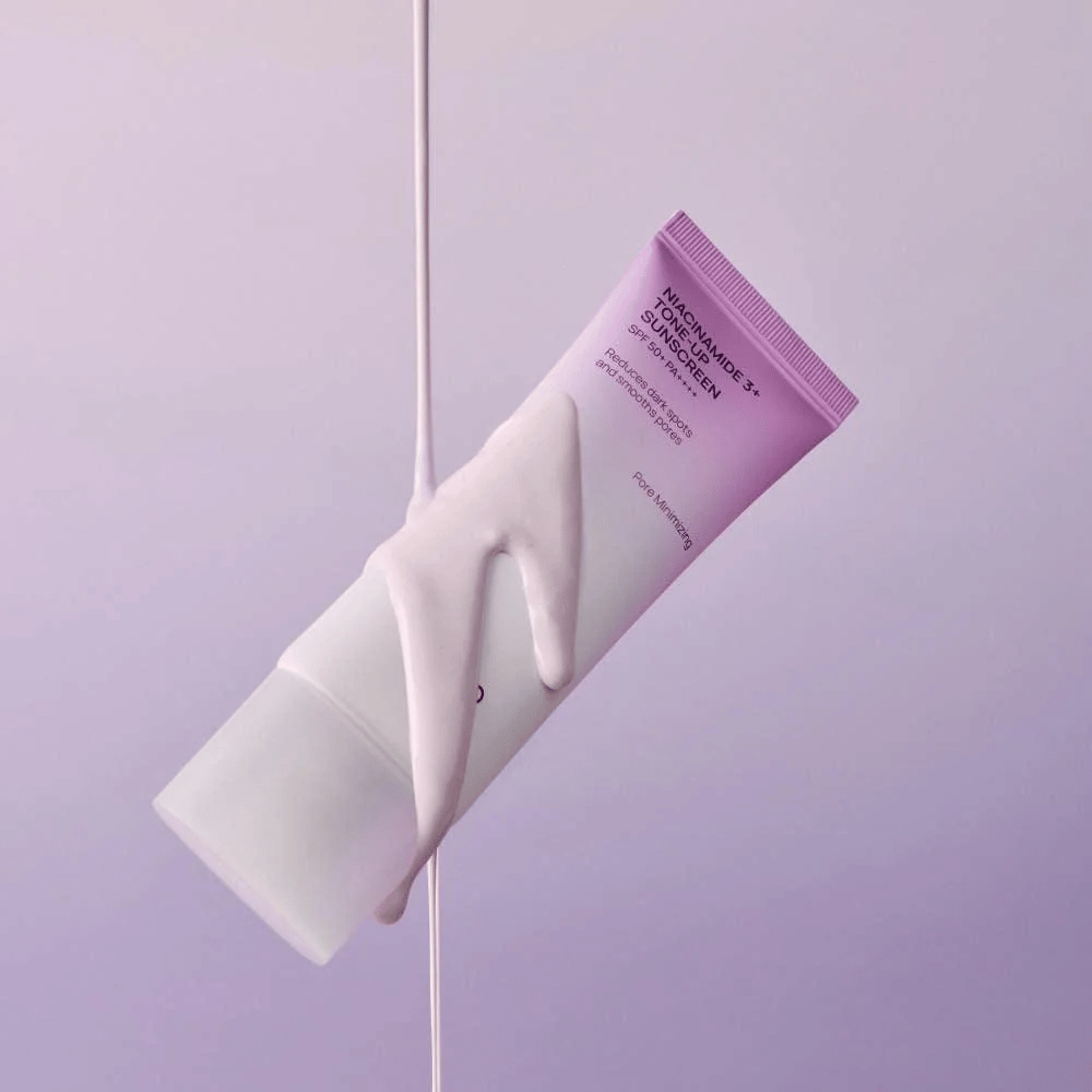 JUMISO Niacinamide 3+ Tone-Up Sunscreen SPF50+ PA++++ with a light formula that provides broad-spectrum UV protection and a brightening tone-up effect.