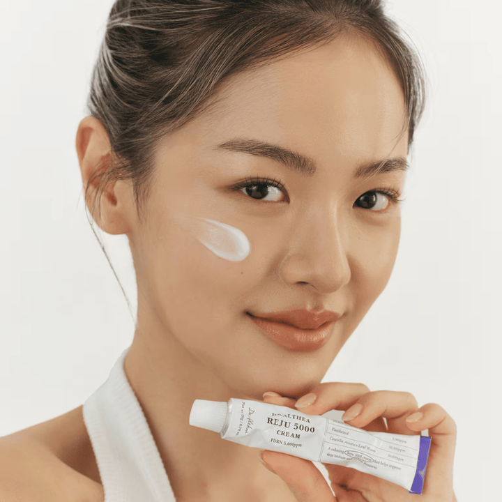 Dr. Althea Reju 5000 Cream PDRN 5000ppm applied on the skin – soothing and barrier-strengthening face cream for sensitive skin