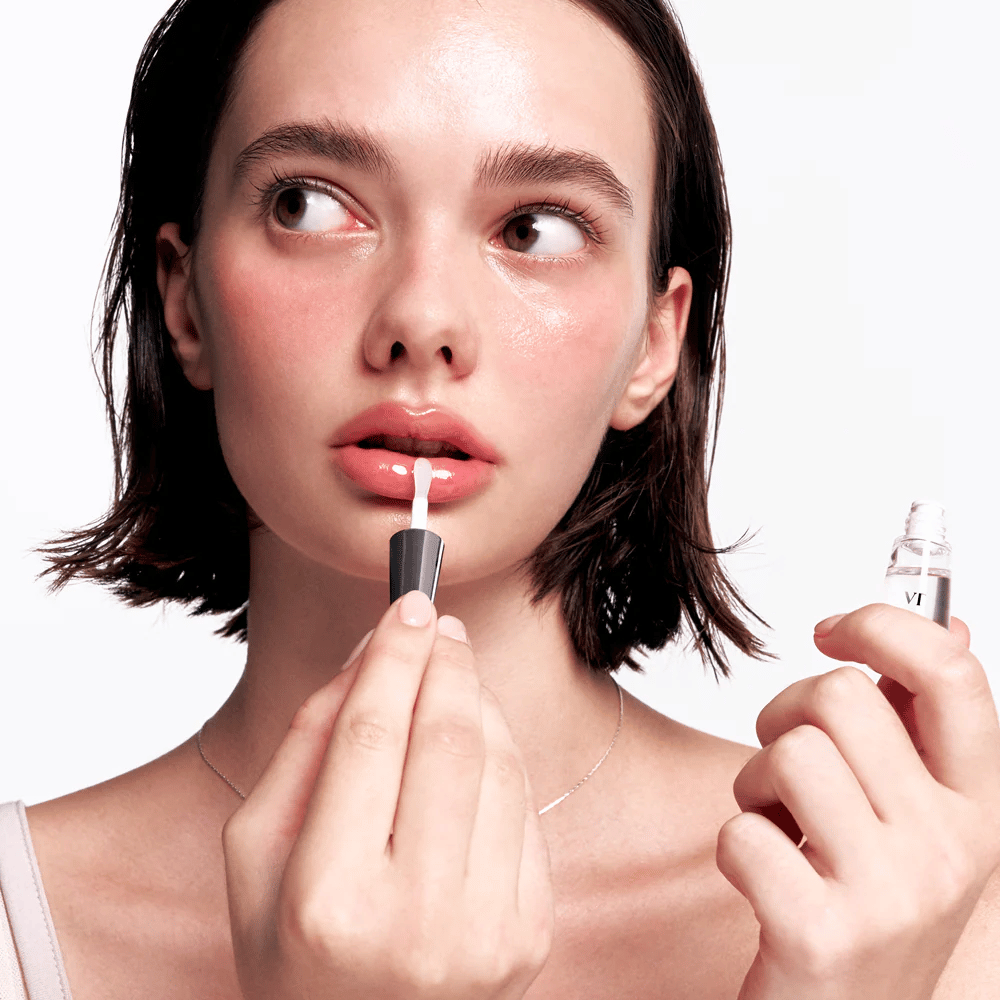 VT Cosmetics Reedle Shot Lip Plumper Beginner applied on the lips for a fuller feeling, smoother lip surface, and glossy finish.