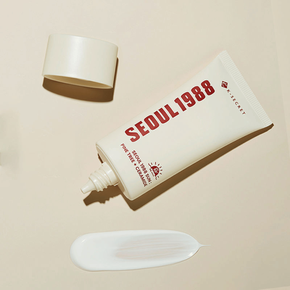 This sun cream has a silky texture that melts into the skin without being sticky. Enriched with ceramides and pine bark extract that soothe and moisturize.