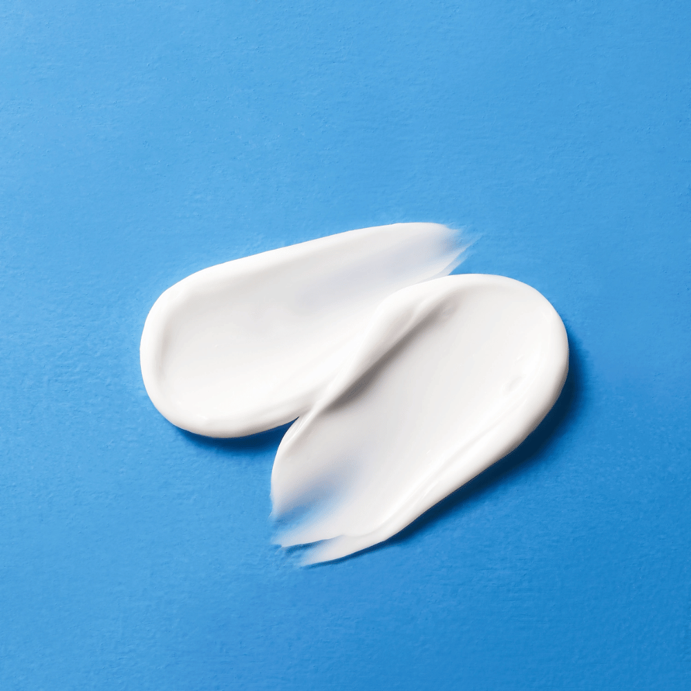 Close-up of COSRX The Ceramide Skin Barrier Moisturizer texture – ceramide cream that deeply moisturizes and improves the skin's protective barrier.