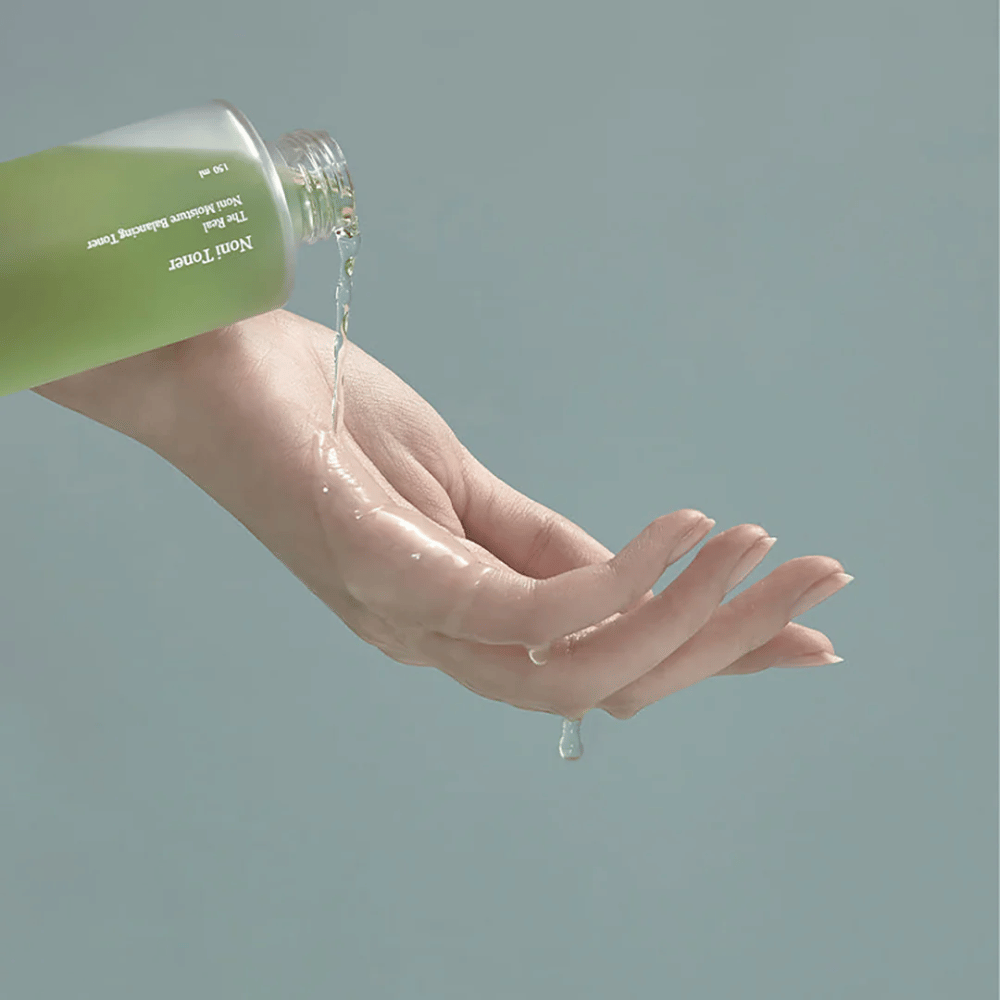 Celimax The Real Noni Moisture Balancing Toner is a light and refreshing toner that hydrates and balances the skin. It is enriched with Noni extract that soothes irritations and improves skin texture.