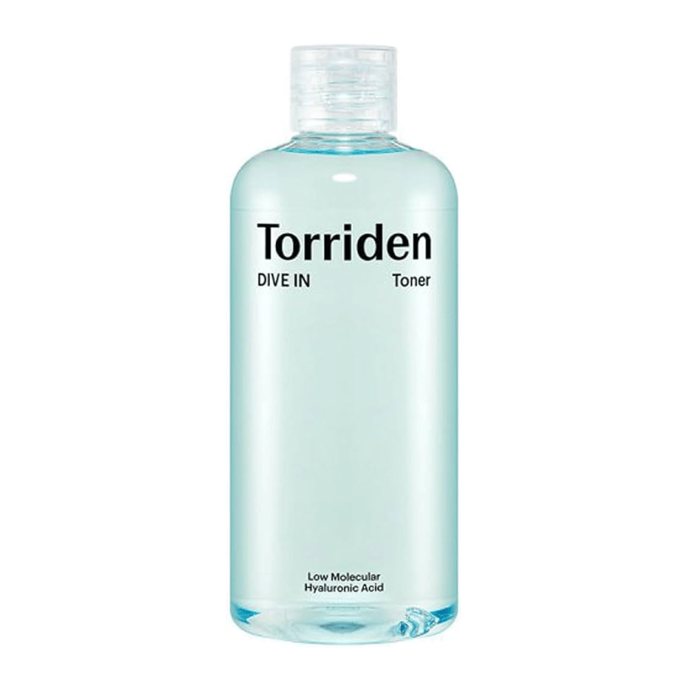 En flaska Torriden DIVE-IN Low Molecule Hyaluronic Acid Toner 300ml, utställd mot en orörd vit bakgrund.