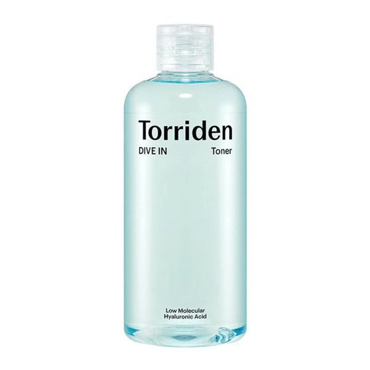 En flaska Torriden DIVE-IN Low Molecule Hyaluronic Acid Toner 300ml, utställd mot en orörd vit bakgrund.